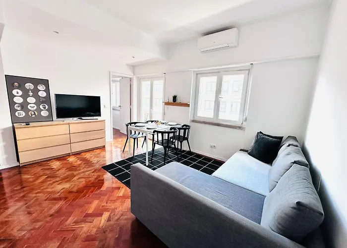 The Redondo House - No 4E2 - Comfortable One-Bedroom Apartment